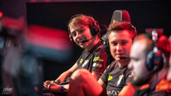 风暴英雄与炉石传说的完美融合壁纸推荐